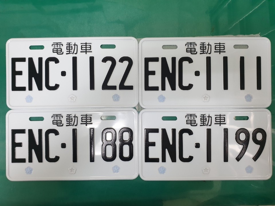 普重機NBJ及電動普重機ENC號牌　豐原監理站今日12點起開放網路競標。(記者陳信宏翻攝)